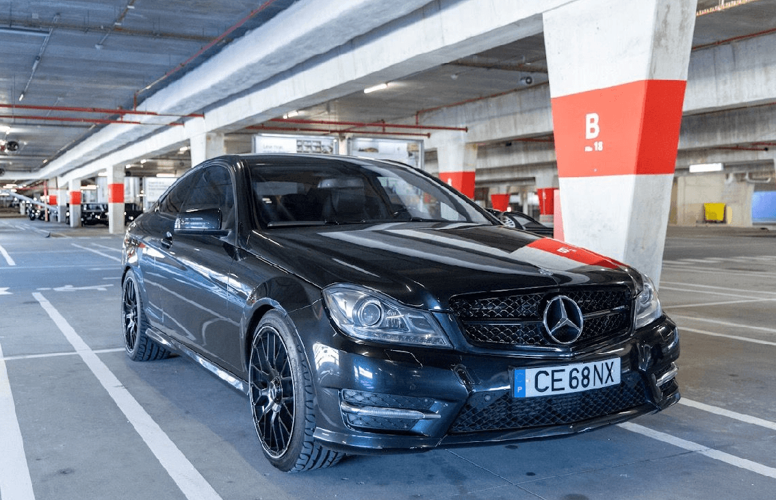 Mercedes-Benz C 220 Coupé - Vista Frontal Angular